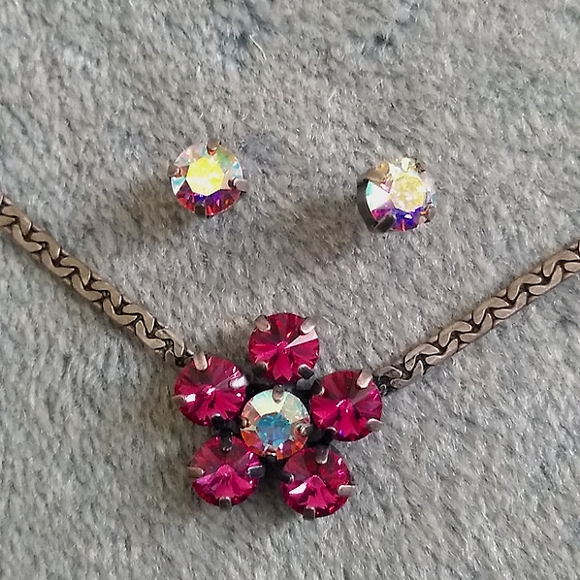 Swarovski Crystal Floral Necklace and Post Earrings - Picture 2 of 7